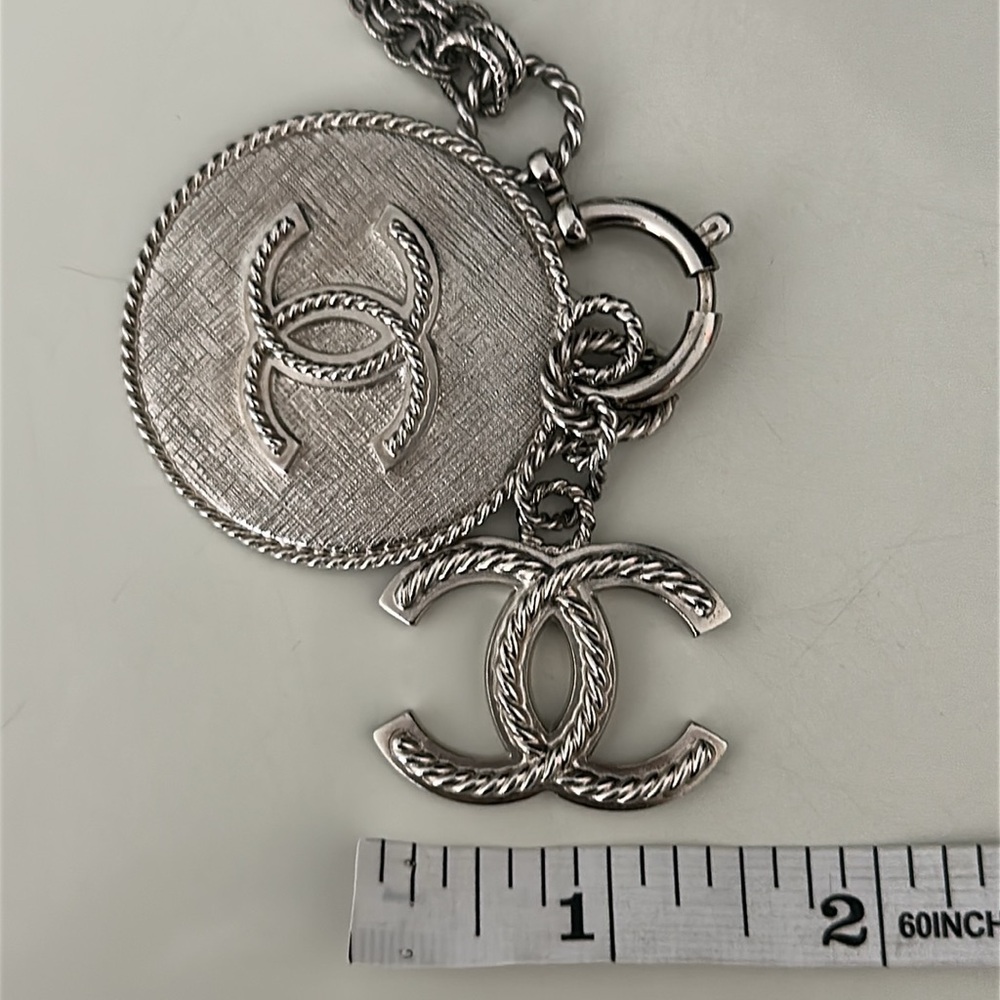 CHANEL - Picture 6 of 6